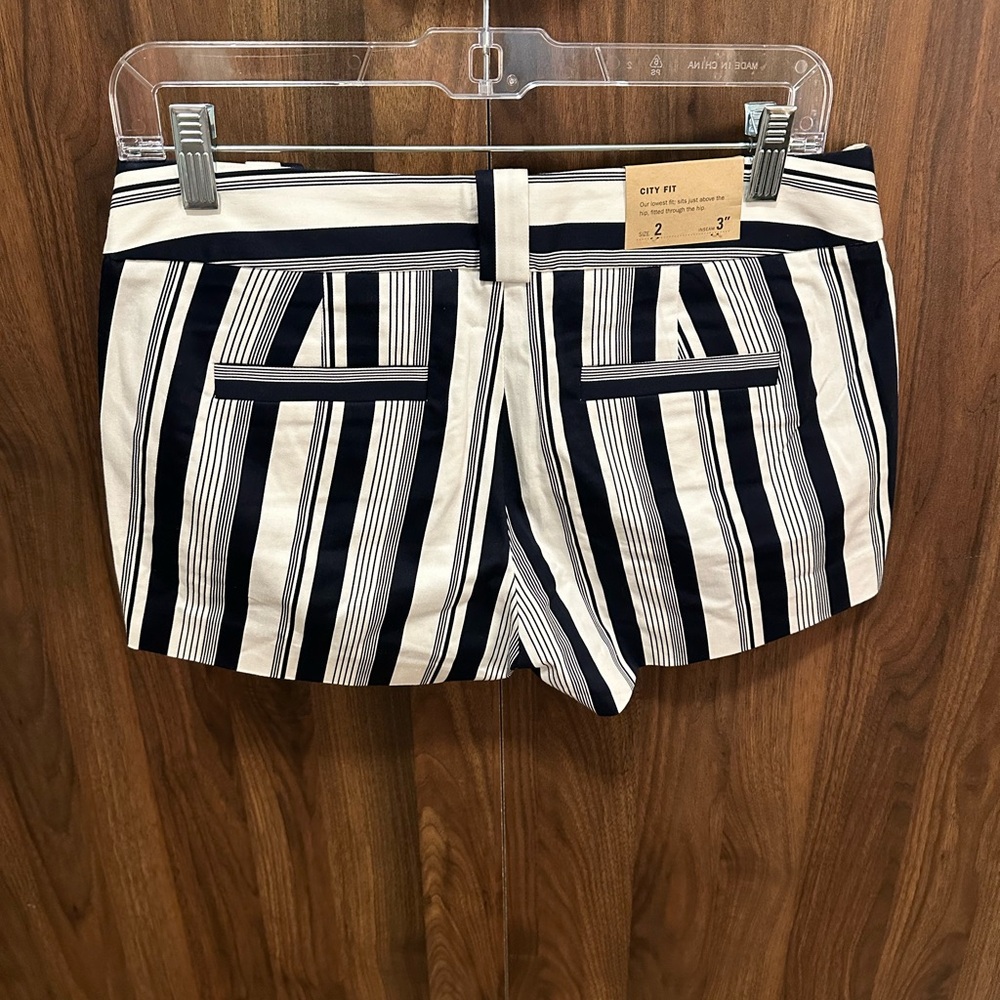 NWT J. Crew City Fit Shorts, Size 2 - Picture 2 of 4